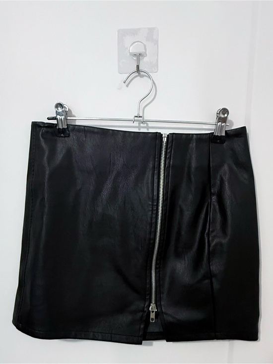 superdown Dresses & Skirts - superdown Black Faux Leather Mini Skirt with Front Zip